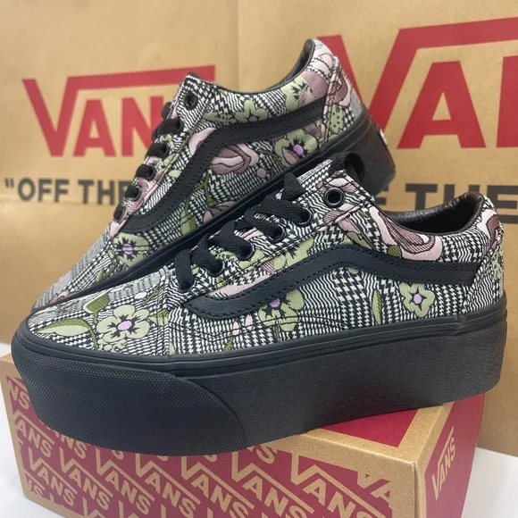 Vans Women's Old Skool Stackform Platform Sneakers
Tapestry Floral B
VN0009PZBM8 - Picture 8 of 16